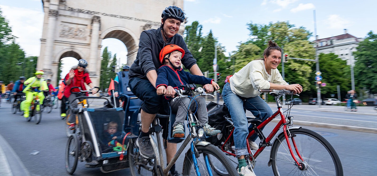 Radfahrende bei der Sternfahrt